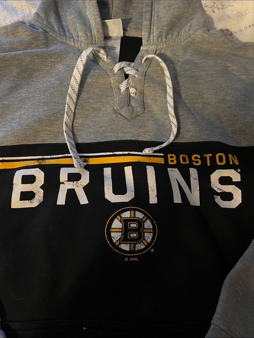 NHL Boston Bruins Gray, Black & Gold Lace-Up Hoodie